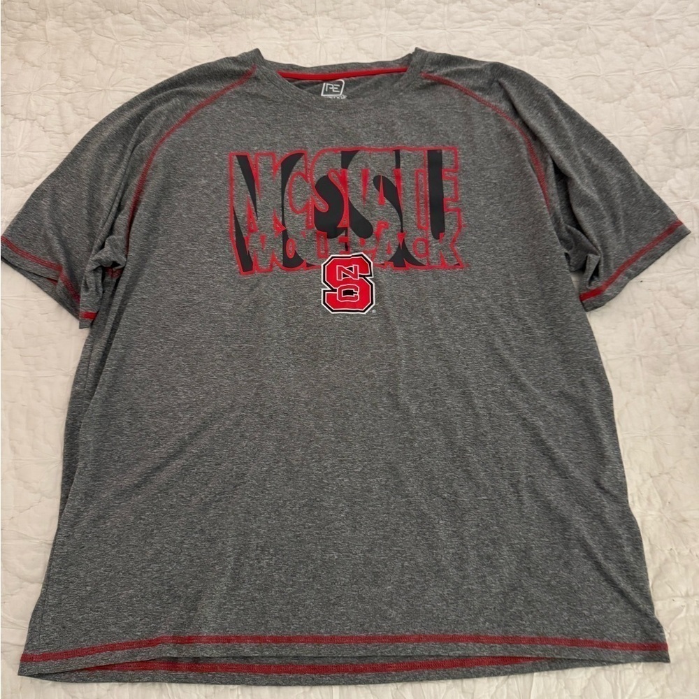 Pro Edge men’s XXLarge NC State red short sleeve quick dri shirt.